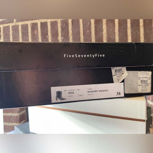 FiveSeventyFive Brown Suede boots - Picture 5 of 5